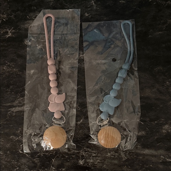 Pacifier clips - Picture 1 of 2